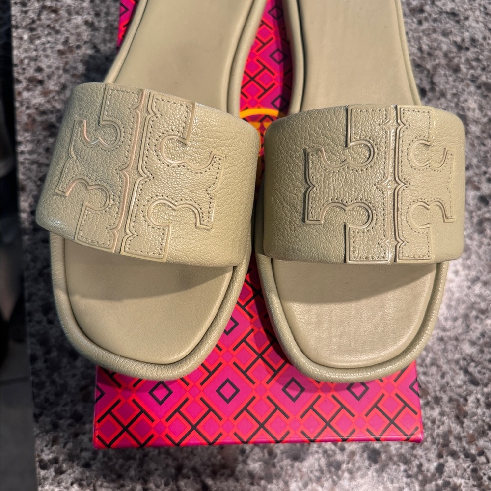 Tory Burch Women's Cream Slide Sandals - Picture 2 of 6